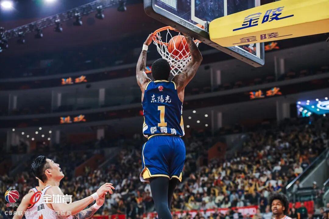 世界杯比赛在线观看平台-下半场反扑未果，广东主场不敌上海